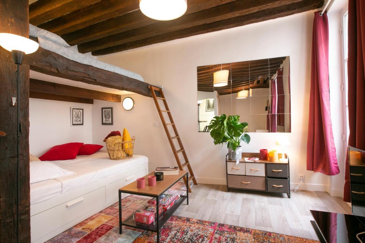 Authentic Apartment In Center Of Parisian Marais Экстерьер фото