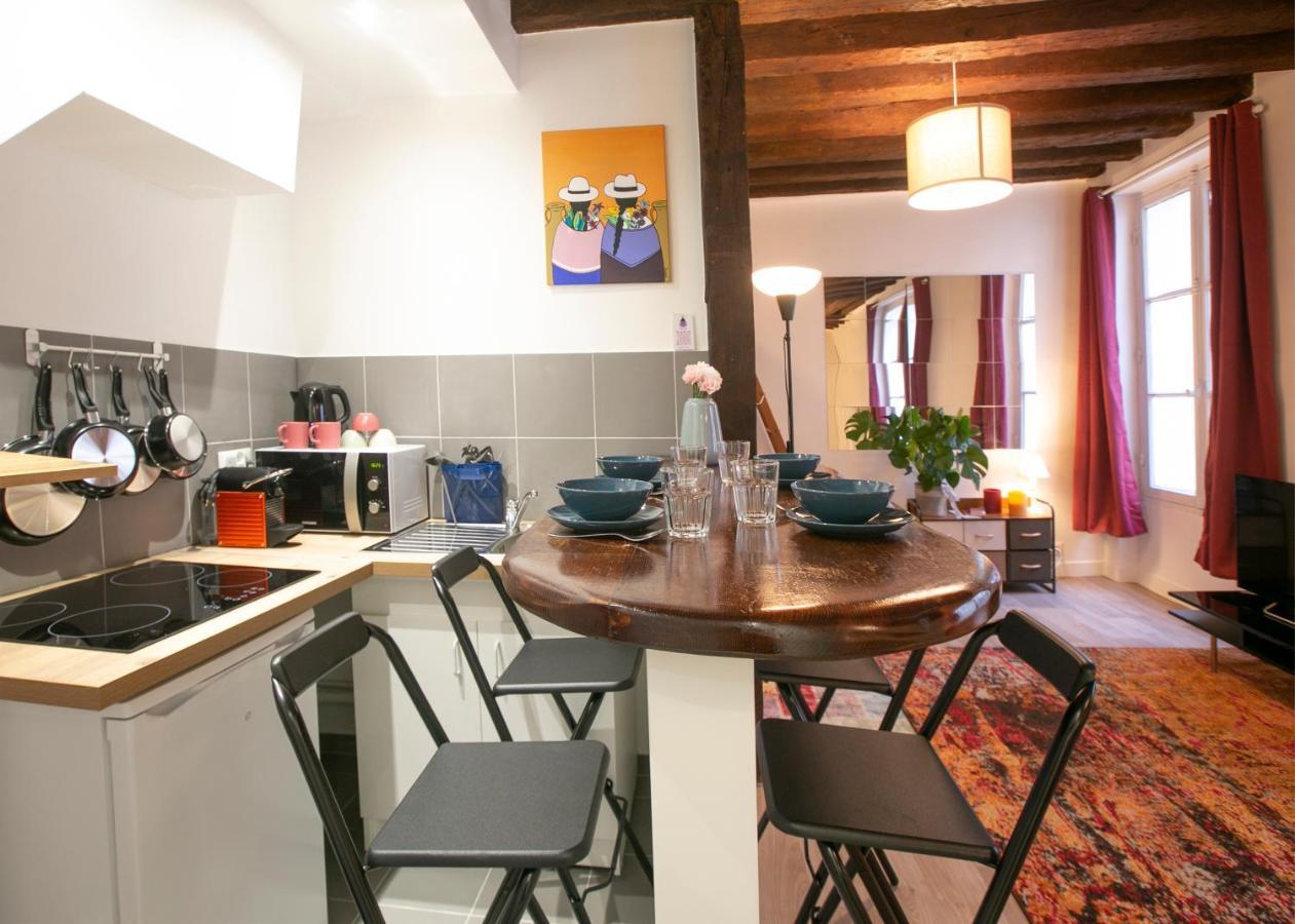 Authentic Apartment In Center Of Parisian Marais Экстерьер фото